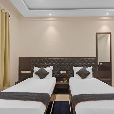 Super Townhouse Centre Point Inn Near Esplanade Metro Station Calcutta Buitenkant foto