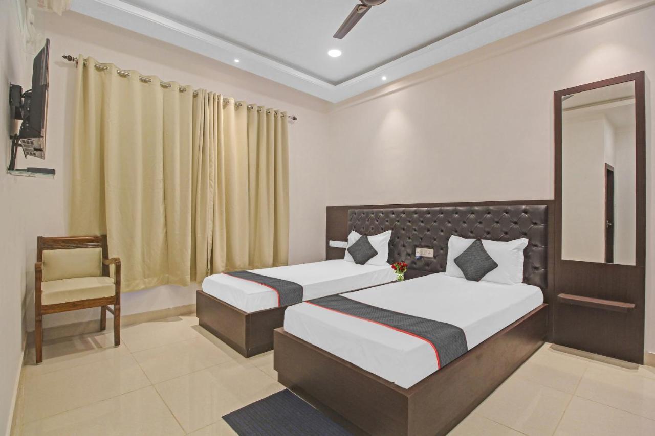 Super Townhouse Centre Point Inn Near Esplanade Metro Station Calcutta Buitenkant foto