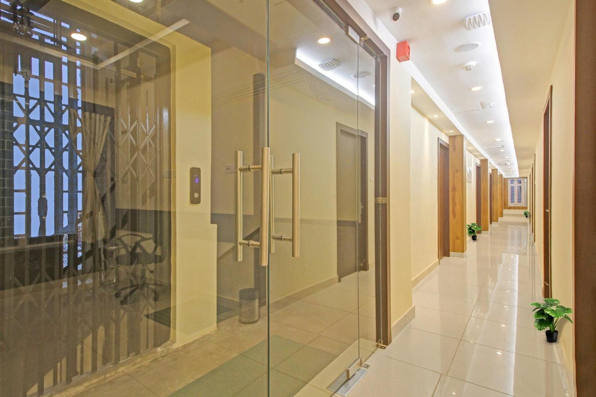 Super Townhouse Centre Point Inn Near Esplanade Metro Station Calcutta Buitenkant foto