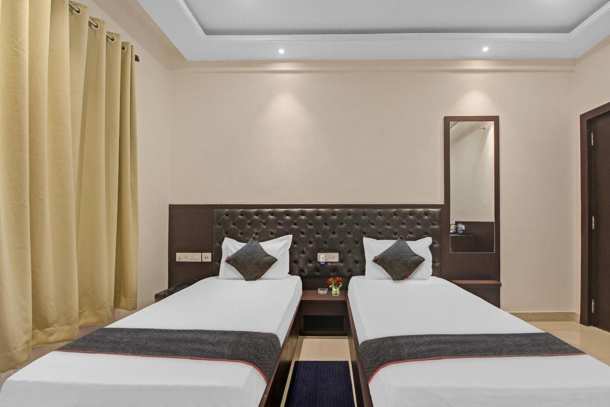 Super Townhouse Centre Point Inn Near Esplanade Metro Station Calcutta Buitenkant foto